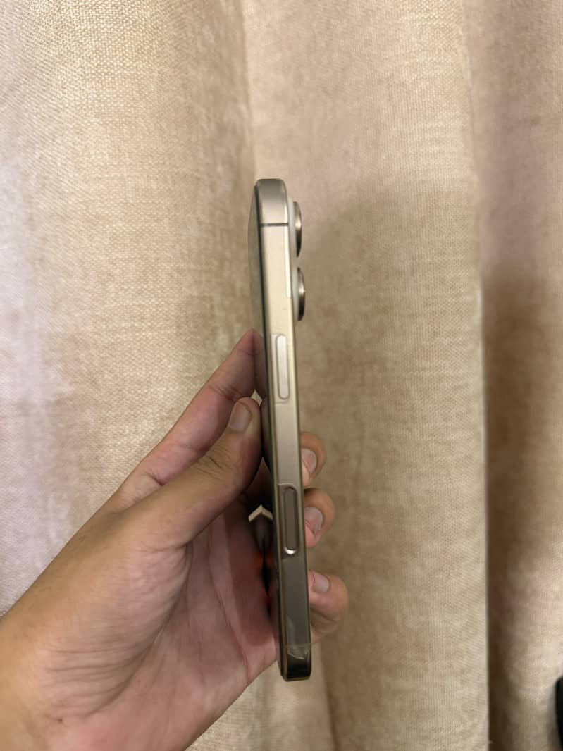 Apple iPhone 16 Pro 2