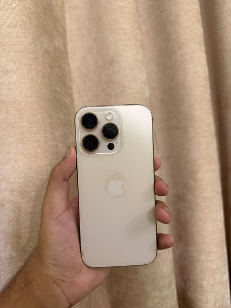 Apple iPhone 16 Pro 4