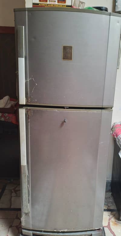 DAWLANCE GOOD CONDITION FRIDGE FOR SALE IN LAHORE (GULSHAN-E-RAVI)