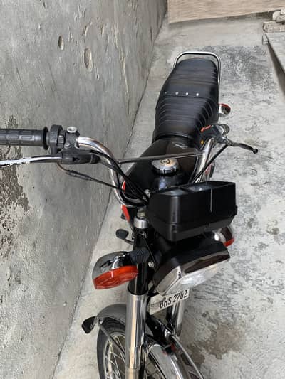 Honda 125 urgent for sale scuty k sath exchnge ho jae ga
