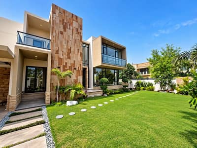 1000 Yards Corner Slightly Used Bungalow For Sale Dha Phase 6 Khyban e Bukhari Prime Location.