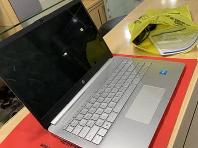 Hp 14s Celeron 4th Gens/ 4 Gb Ram /128 SSD 10/10