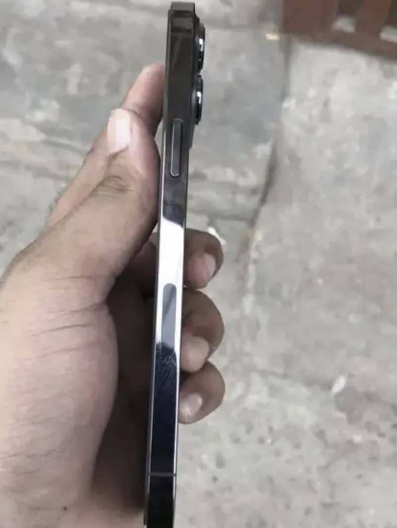 iPhone 13 Pro sim locked 1