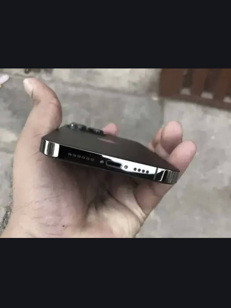 iPhone 13 Pro sim locked 2