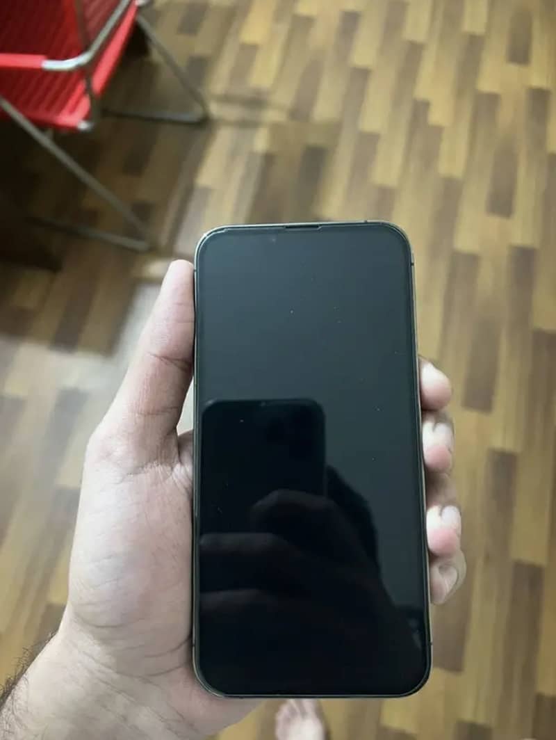 iPhone 13 Pro sim locked 4