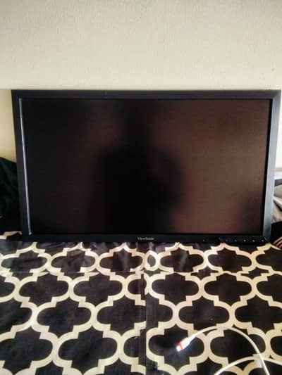 led TV buhat Achi condition me hy 24 inch size hy
