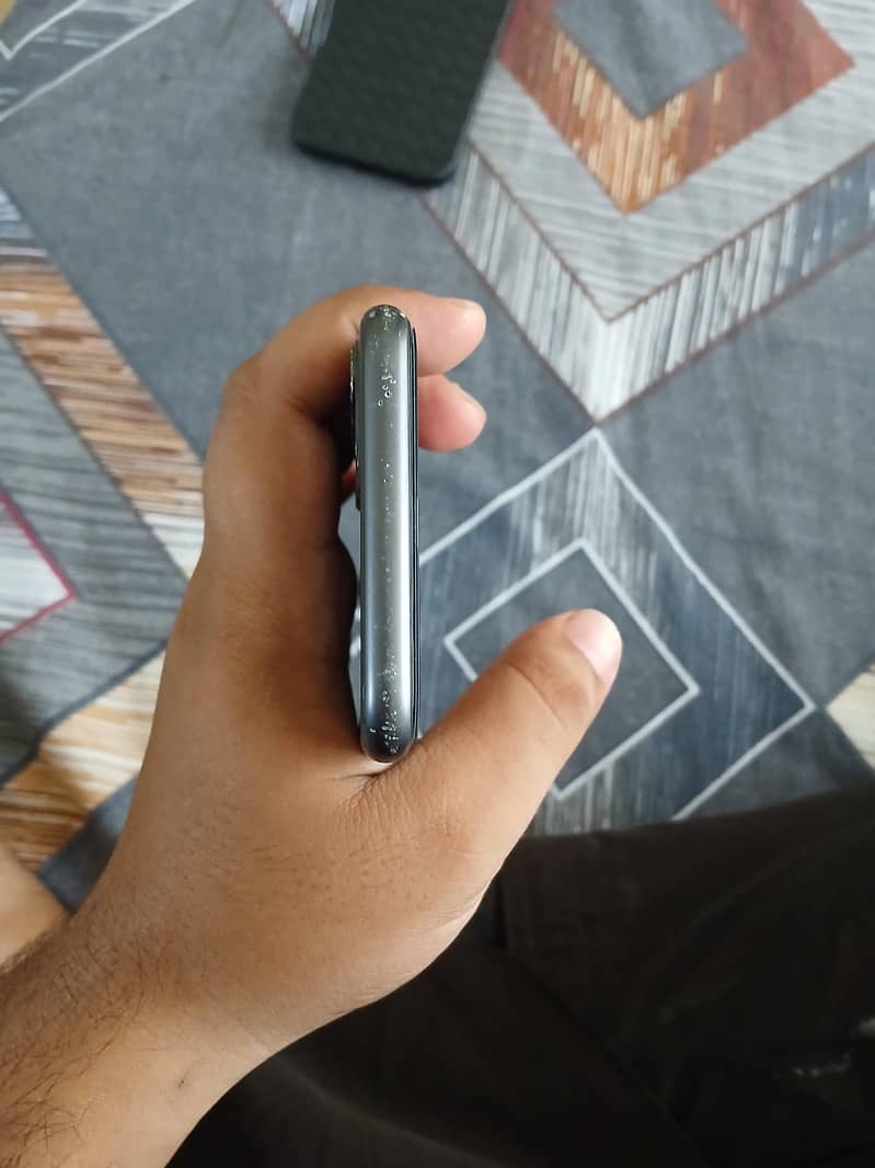 Apple iPhone 11 4