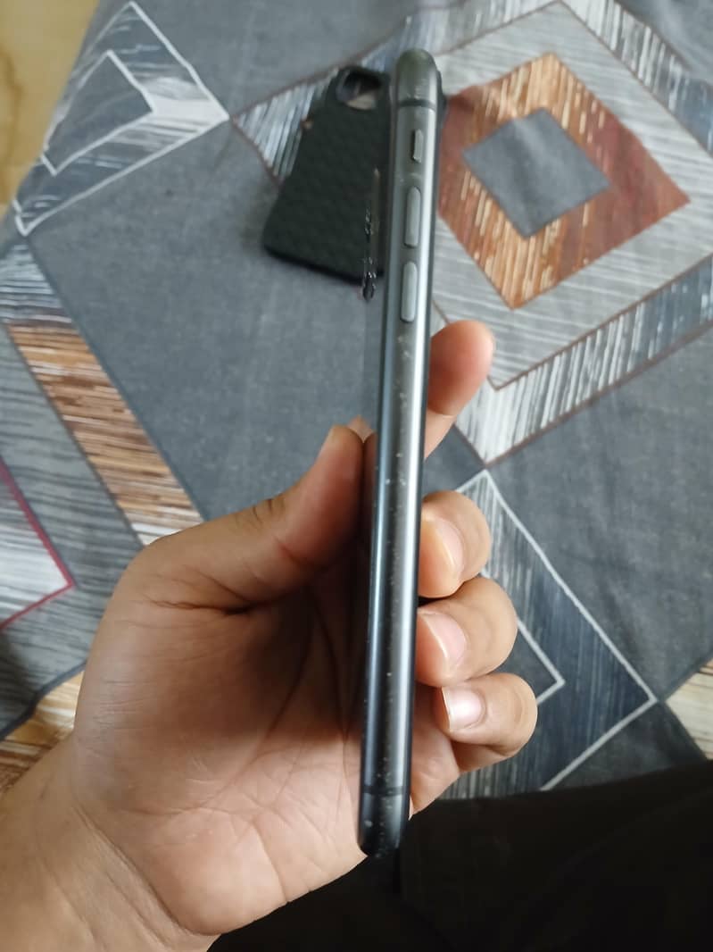 Apple iPhone 11 7