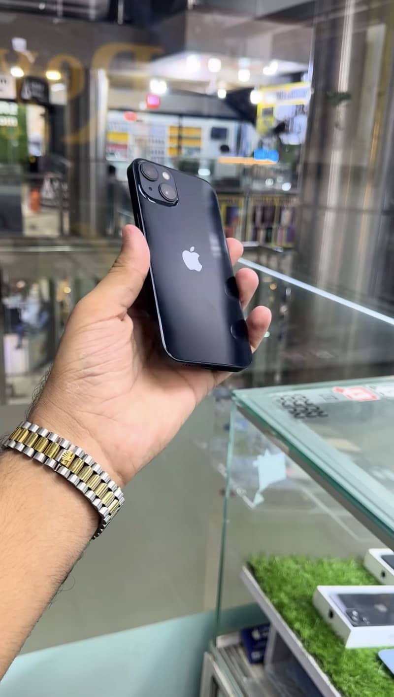 Apple iPhone 13 1