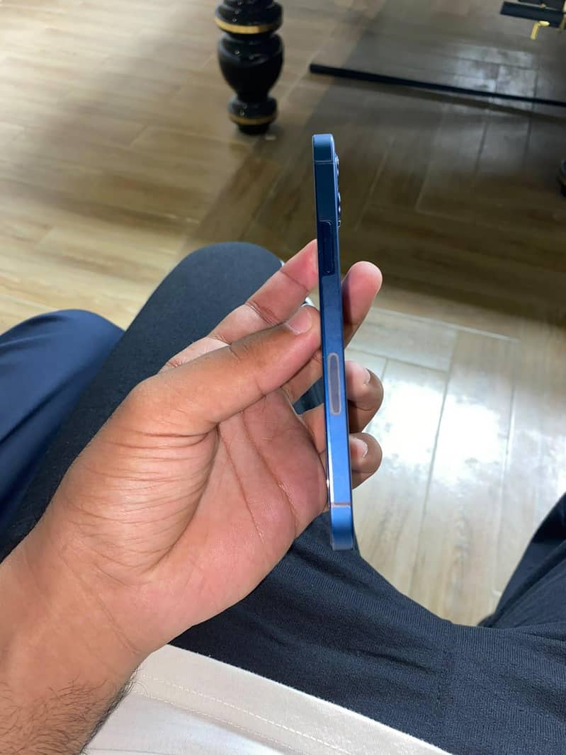 Apple iPhone 12 3