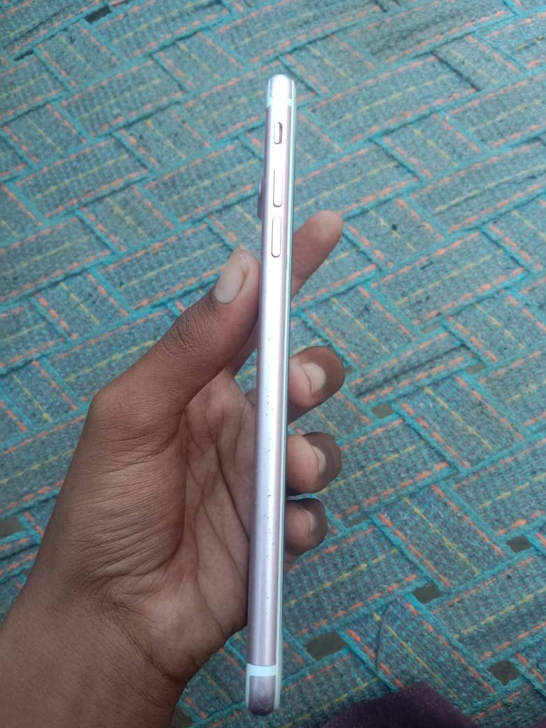 Apple iPhone 7 Plus 4