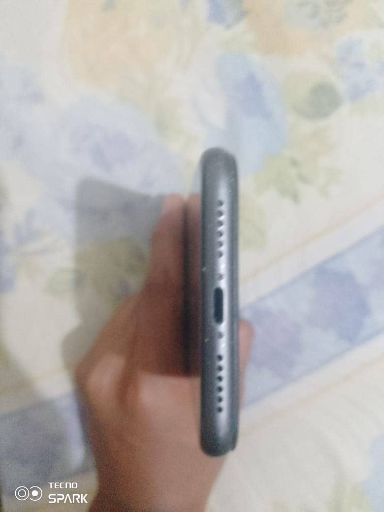 Apple iPhone 11 0