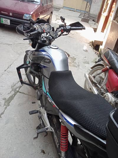 Honda CB150F silver colour