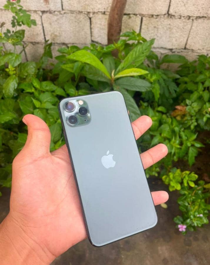 Apple iPhone 11 Pro Max 2