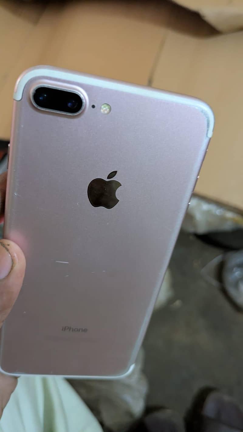 Apple iPhone 7 Plus 9