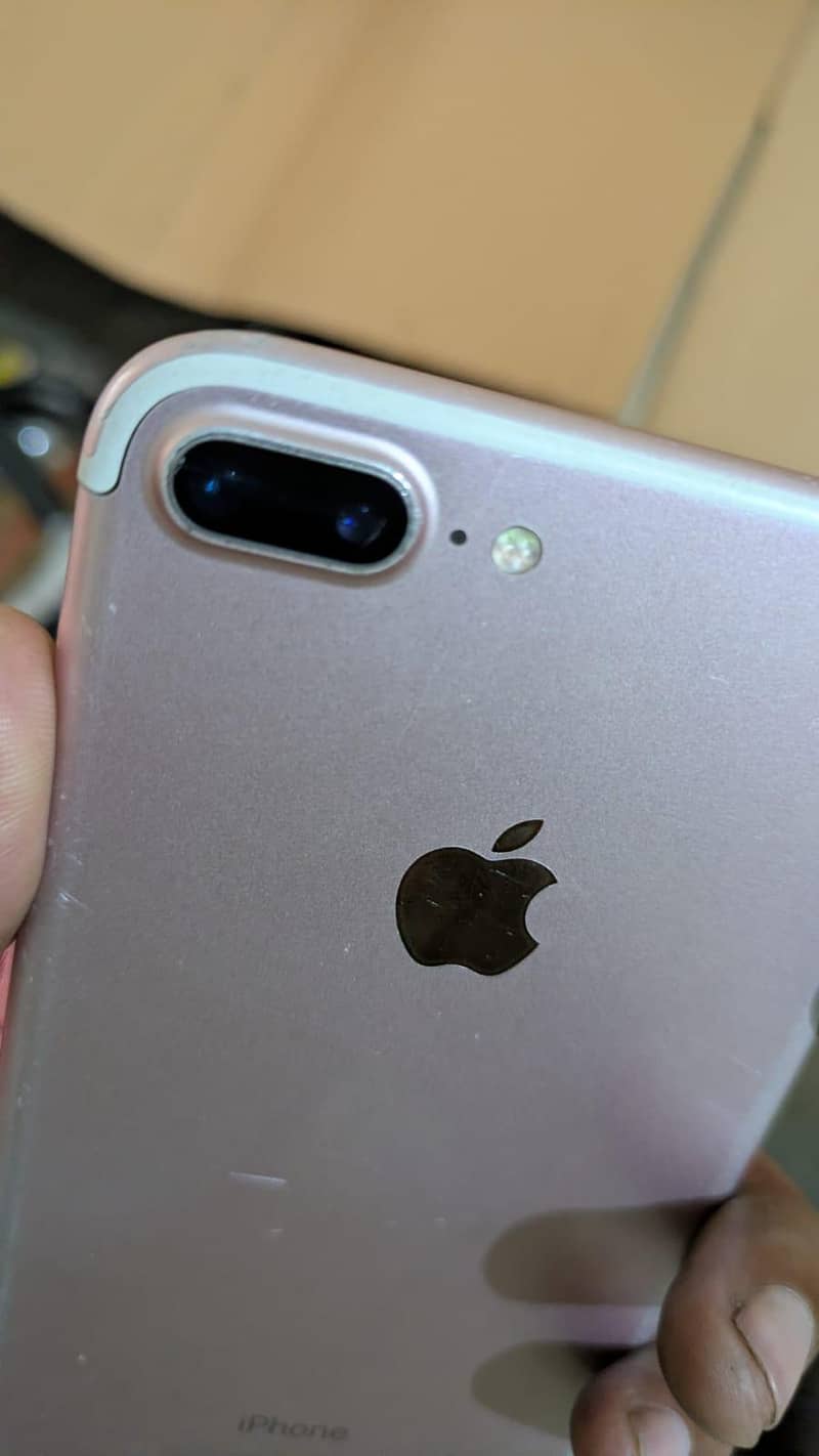 Apple iPhone 7 Plus 11
