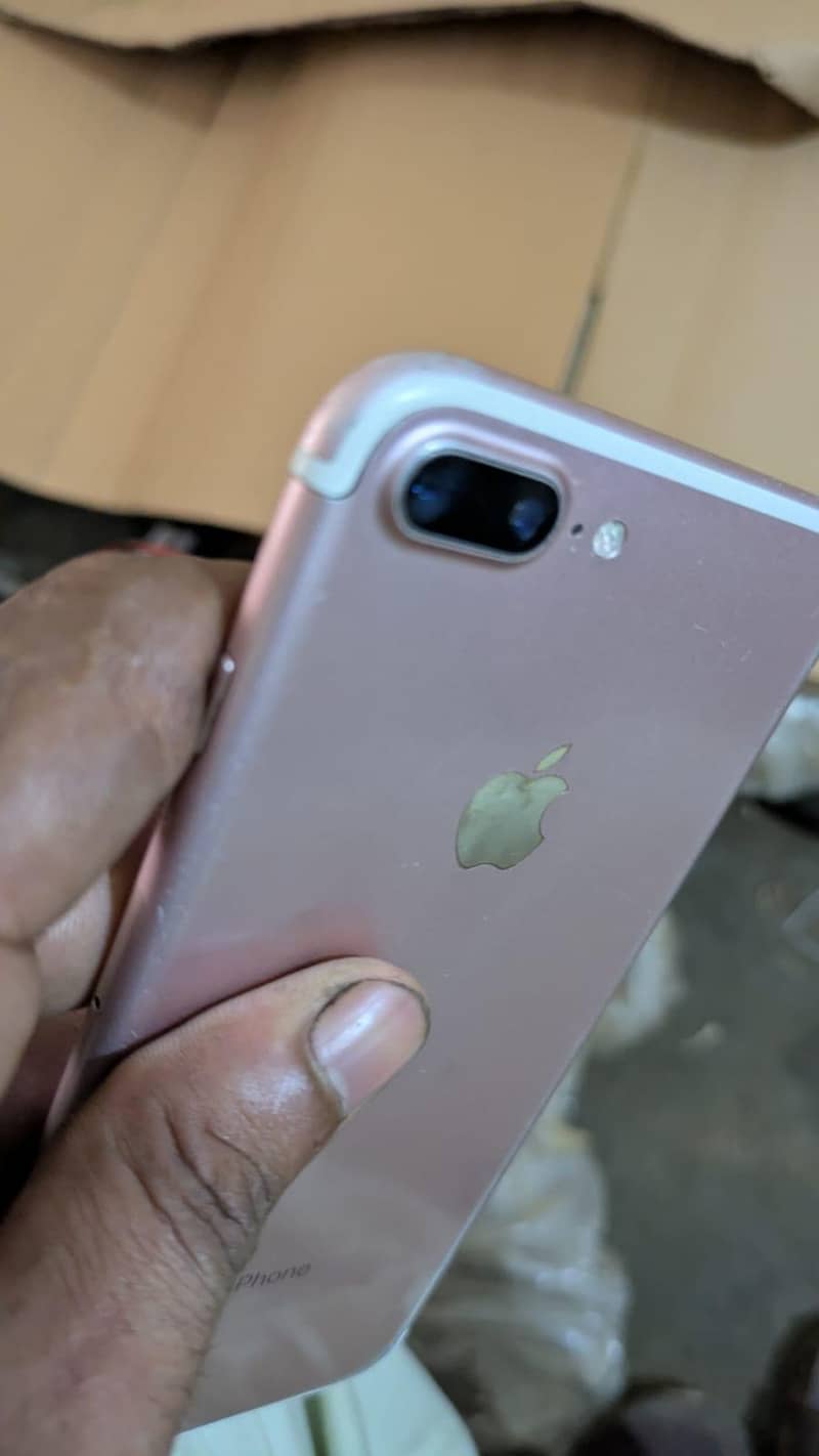 Apple iPhone 7 Plus 13