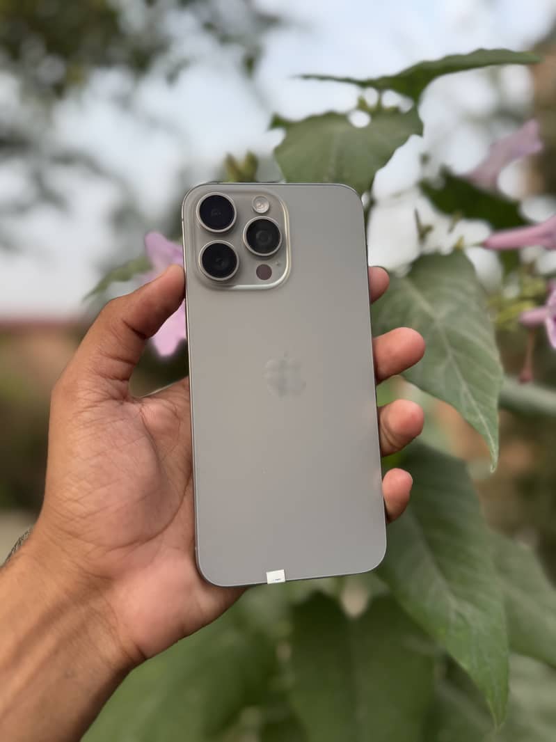 Apple iPhone 15 Pro Max 0