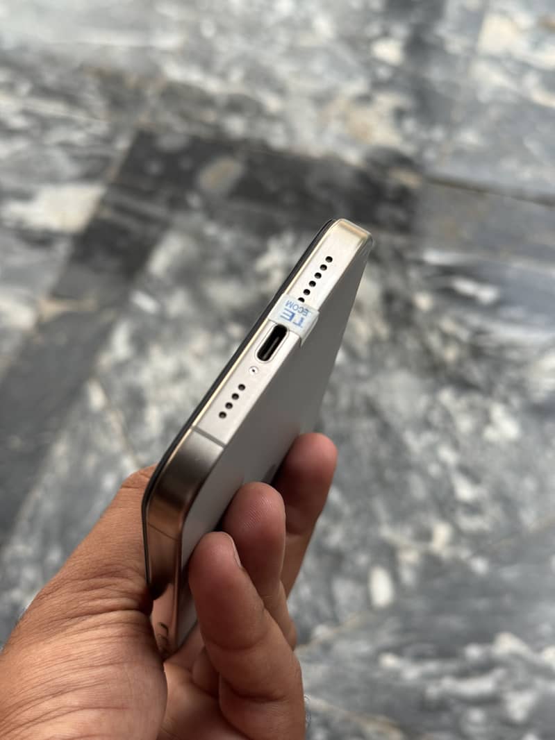 Apple iPhone 15 Pro Max 3