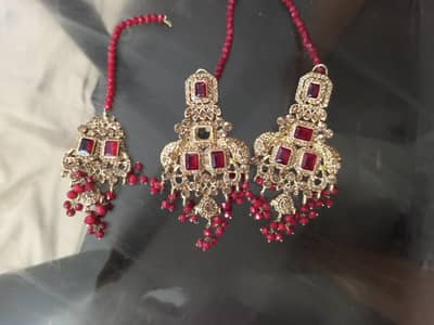 a complete  jewelery bridal set