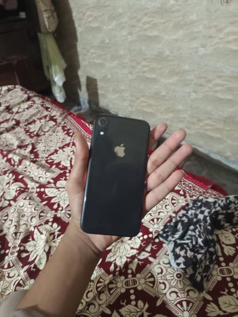 iPhone XR 1