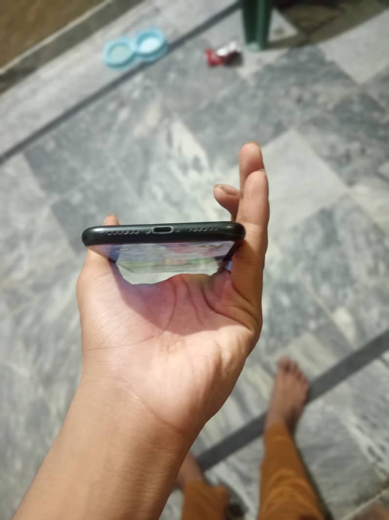 iPhone XR 3