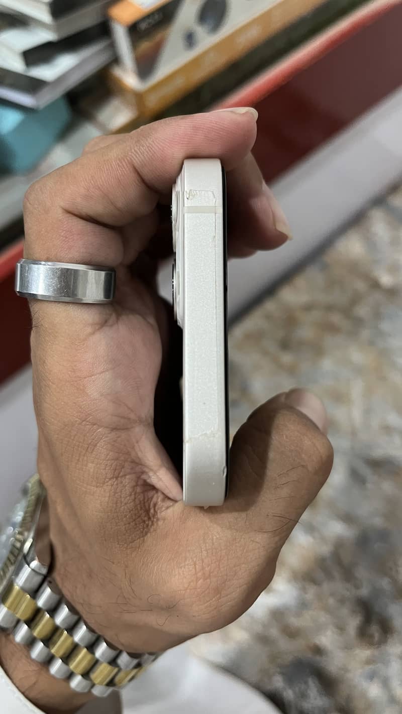 Apple iPhone 13 4