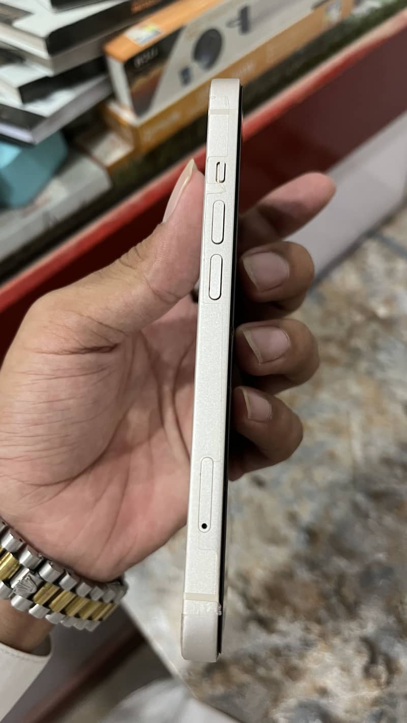 Apple iPhone 13 5