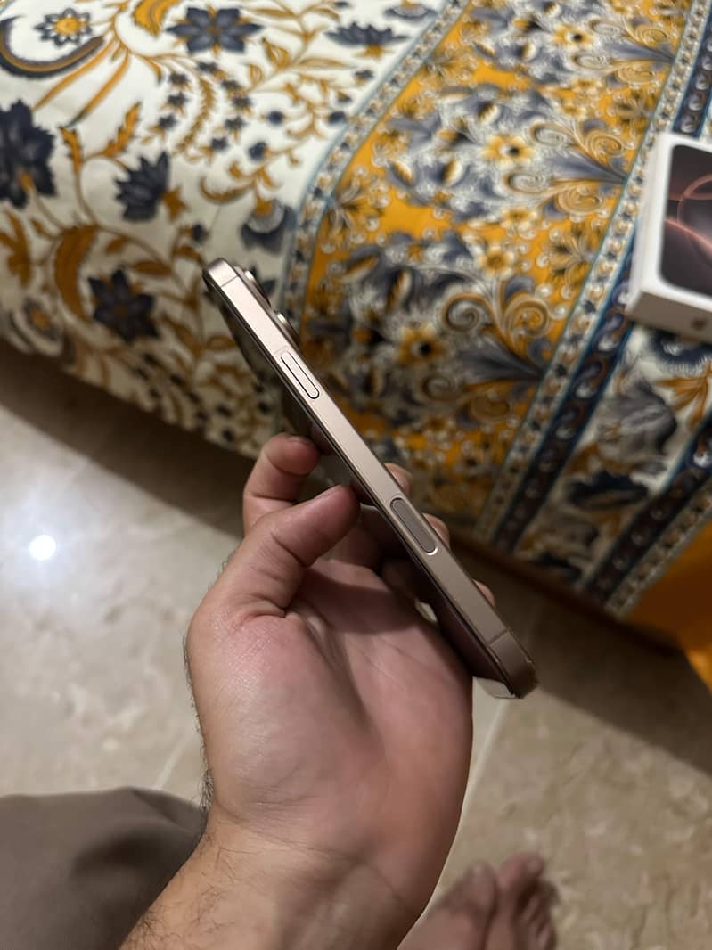 iphone 16 pro max 2