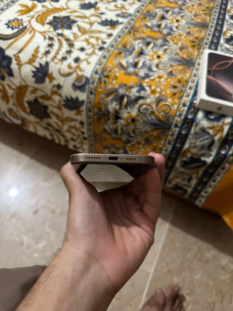 iphone 16 pro max 4