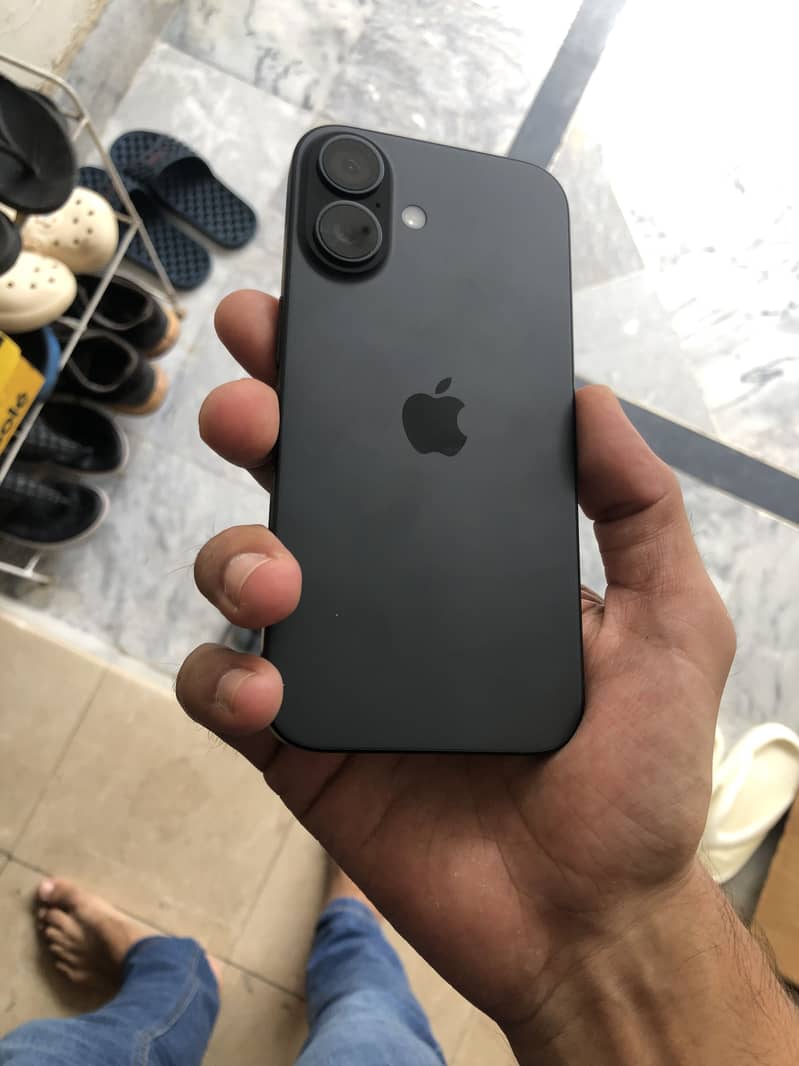 Apple iPhone 16 0