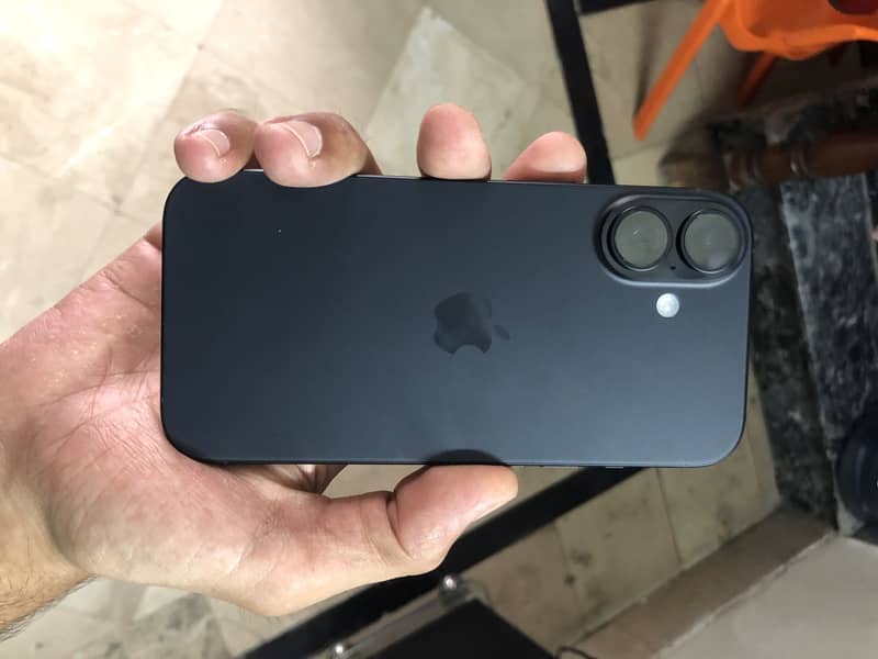 Apple iPhone 16 2