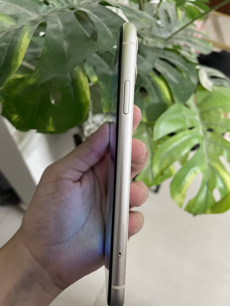 Apple iPhone 11 4