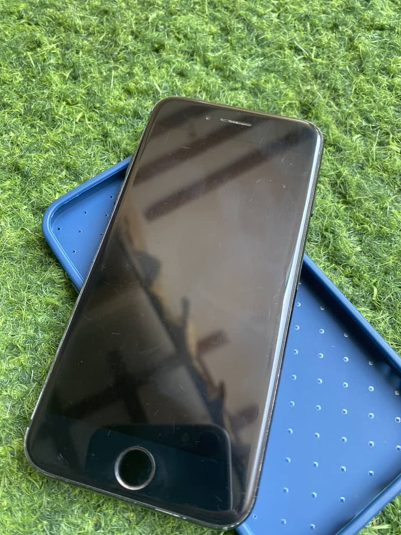 Apple iPhone 7 0