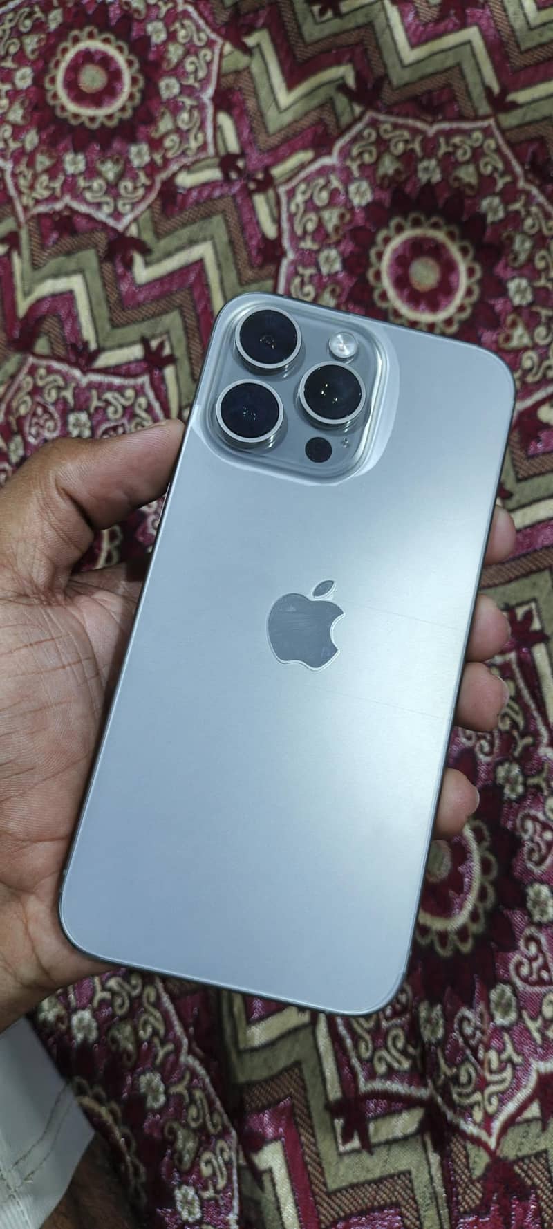 Apple iPhone 15 Pro Max 4