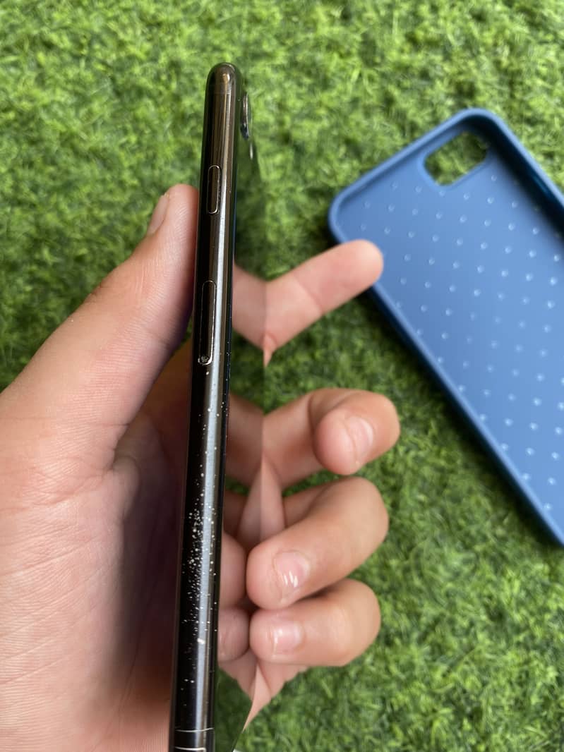 Apple iPhone 7 2