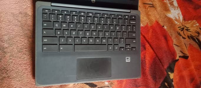 HP Chromebook 4GB ram 32GB battery yes bag charger free