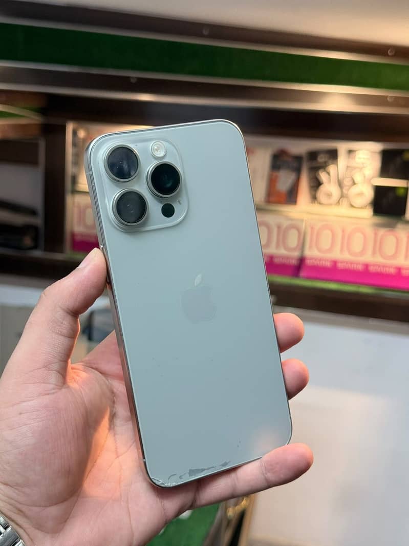 Apple iPhone 15 Pro Max 0