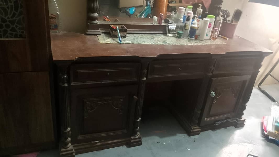 Dressing table and Bed 4
