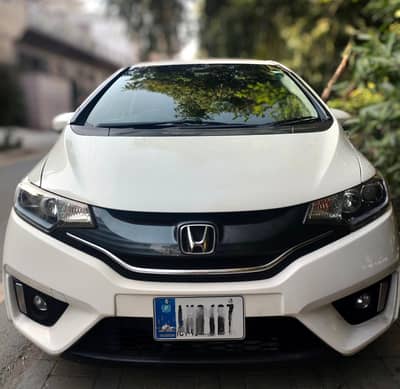 Honda Fit 1.5 hybrid full options top of the line