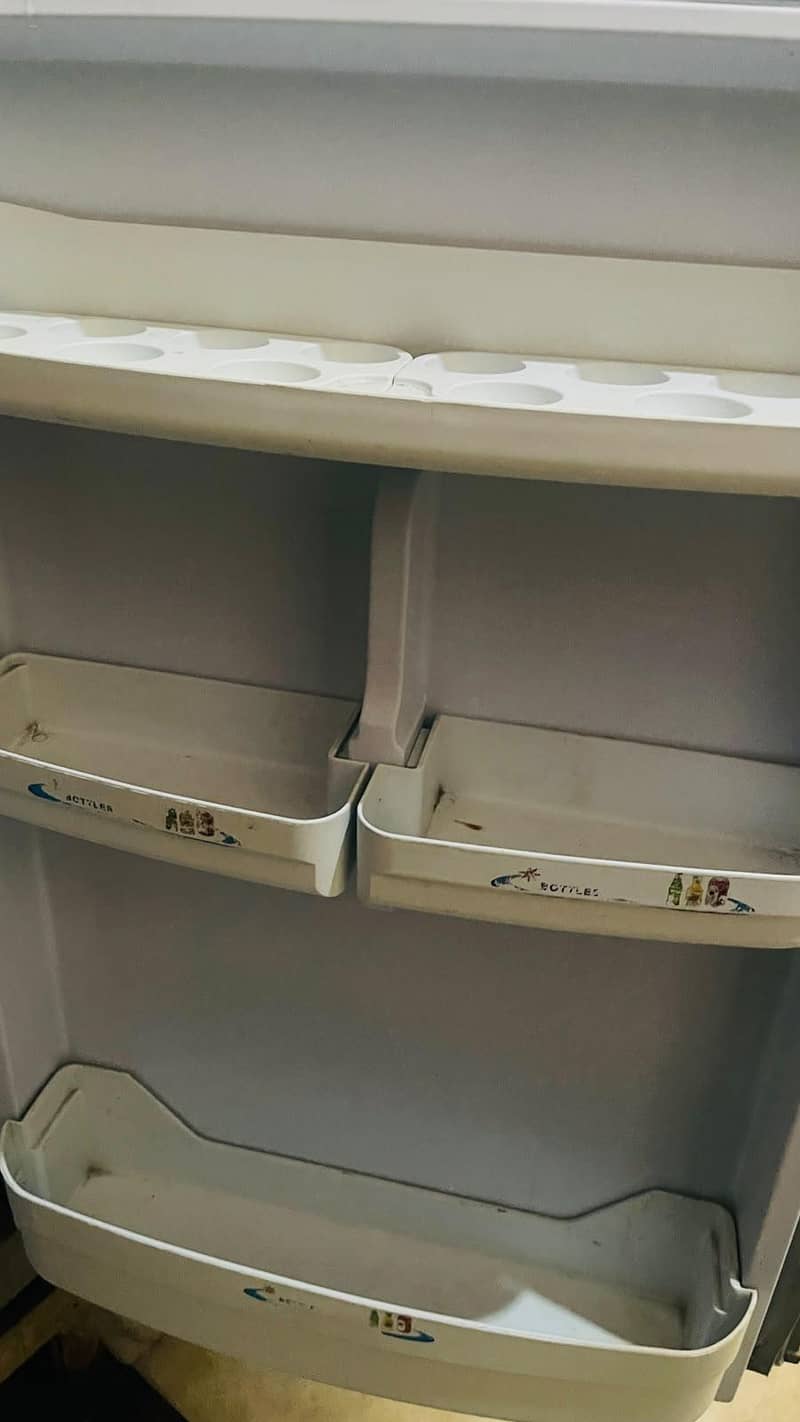 Medium size refrigerator  Medium Size Refrigerator – Good ConditionMed 0