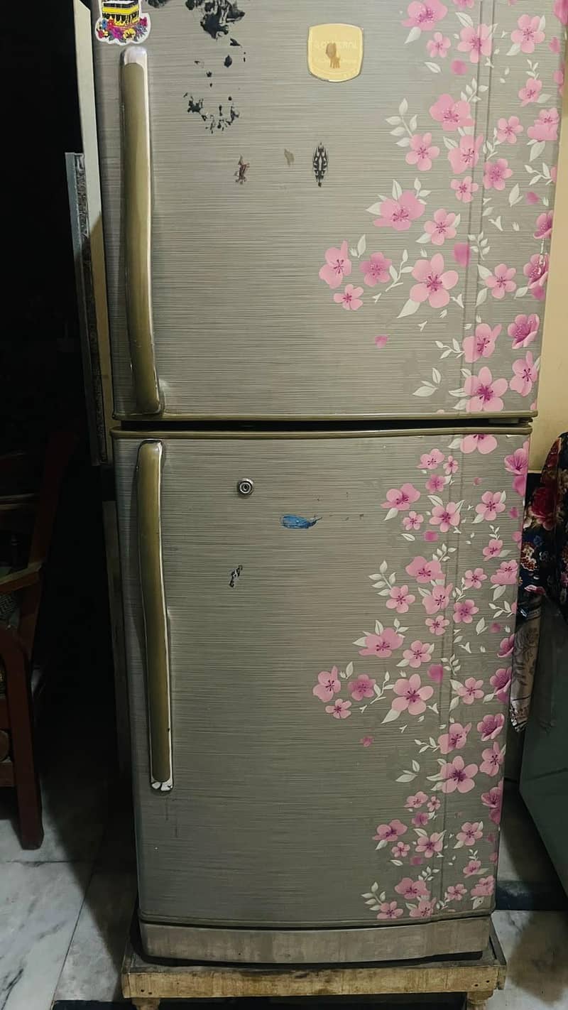 Medium size refrigerator  Medium Size Refrigerator – Good ConditionMed 3
