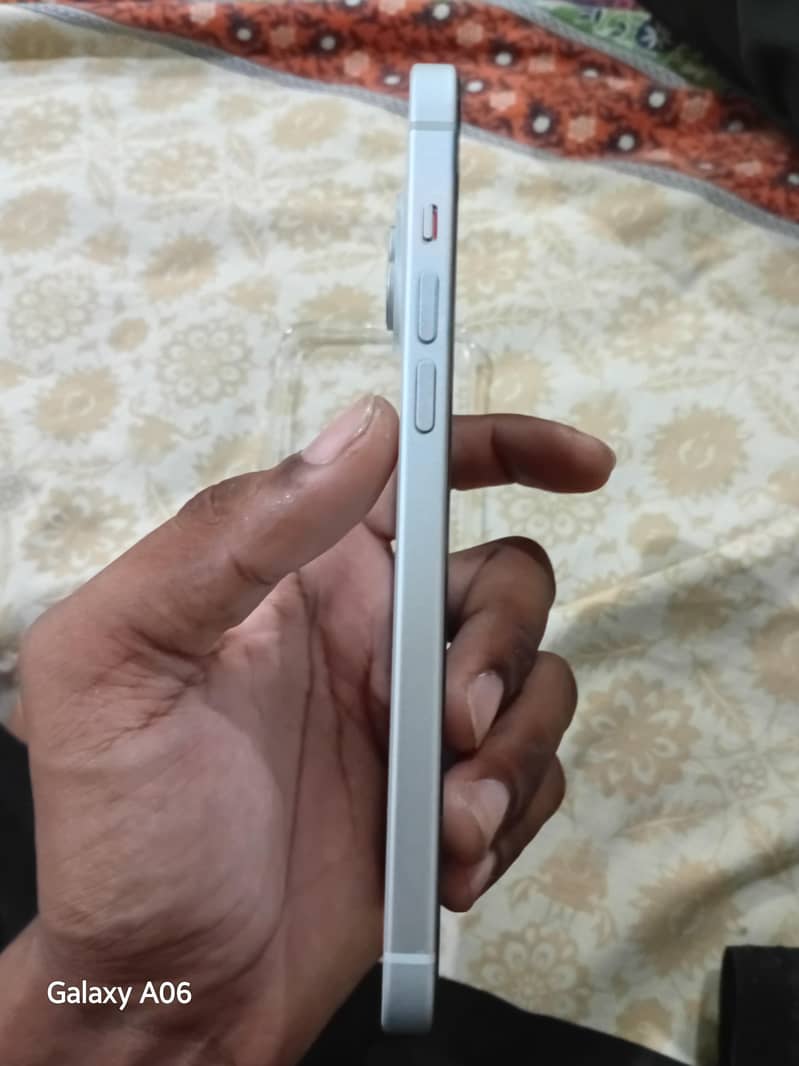 Apple iPhone 15 plus 3