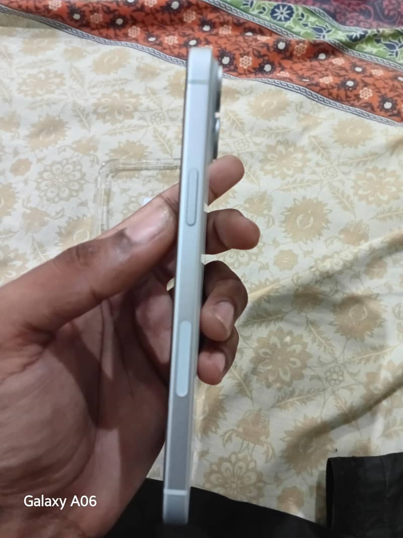 Apple iPhone 15 plus 4