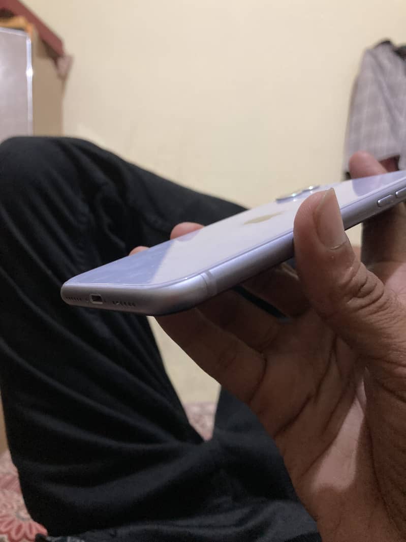 Apple iPhone 11 3