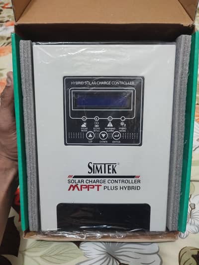 simtek mppt plus hybrid solar charger controller 85 ampier 12v. 24v