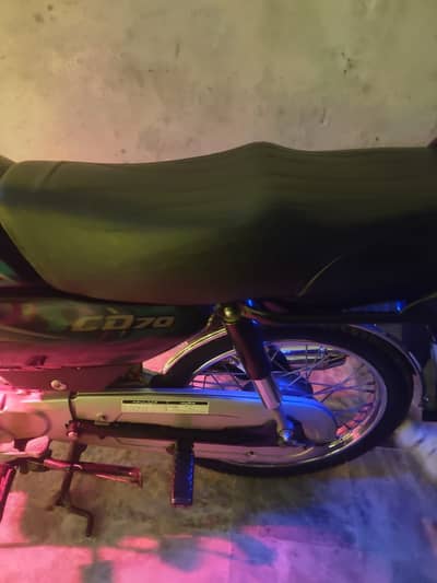 10/10 hai bike kisi kism ka moi masla nai 1 hand use hua hva