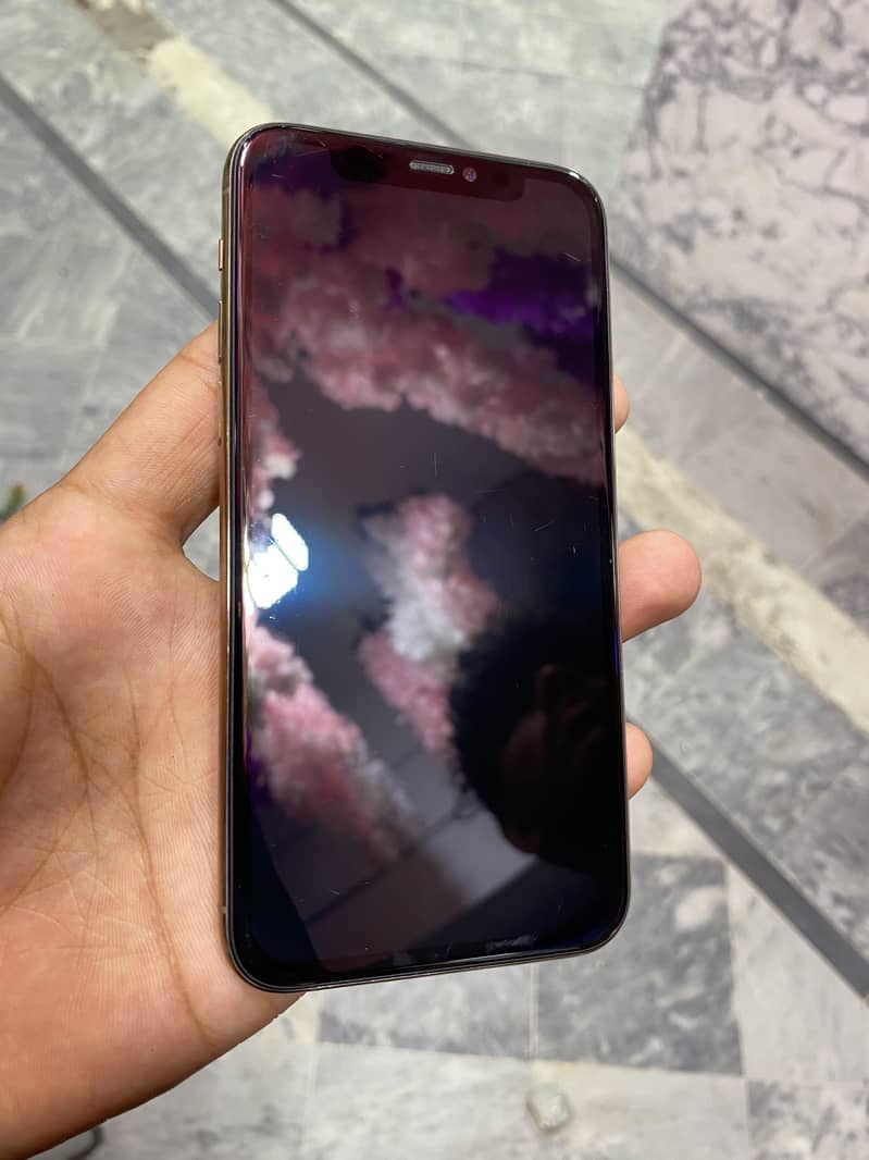 Apple iPhone 11 Pro 1