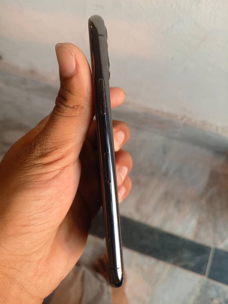 Apple iPhone 11 Pro 2