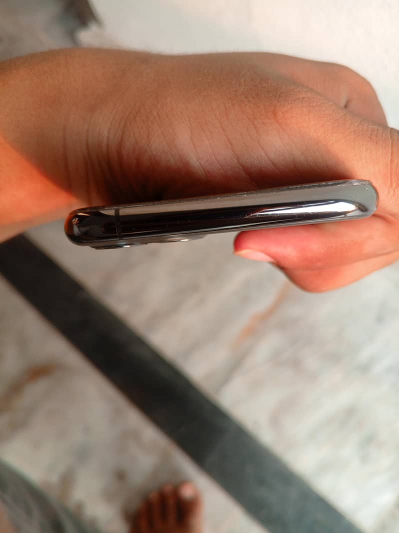 Apple iPhone 11 Pro 3